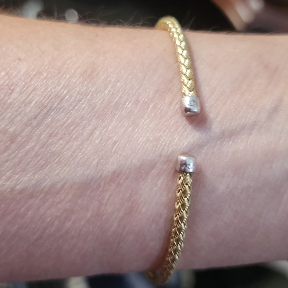 NWOT Helzburg gold bangle - Picture 3 of 3